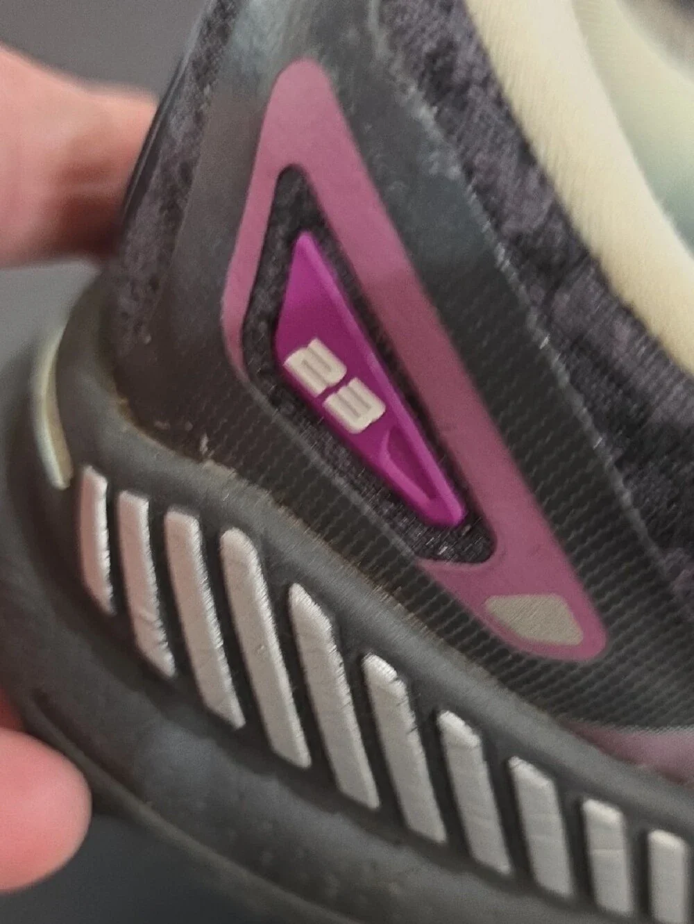 Brooks Adrenaline GTS 23 Women's Shoes in Charcoal with Pink Highlights Size 9